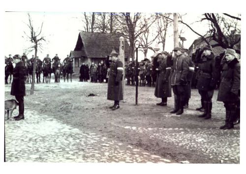 AK Ppłk A. Krzyżanowski gen. Wilk dokonuje przeglądu 3 Brygady Szczrbca na ...